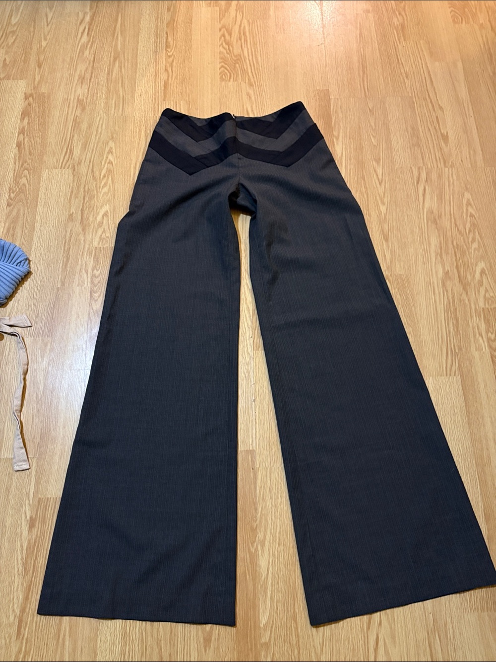 Low-Waist Wide-Leg Women’s Pants in Black